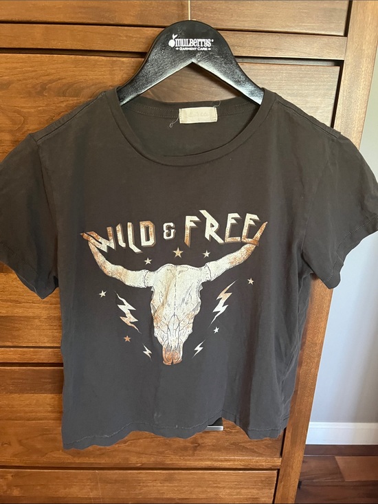 Altar'd State Tops - Altar'd State Grey Wild & Free' Skull Cropped Graphic Tee